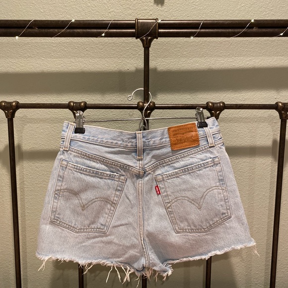 levi’s shorts - Picture 2 of 3